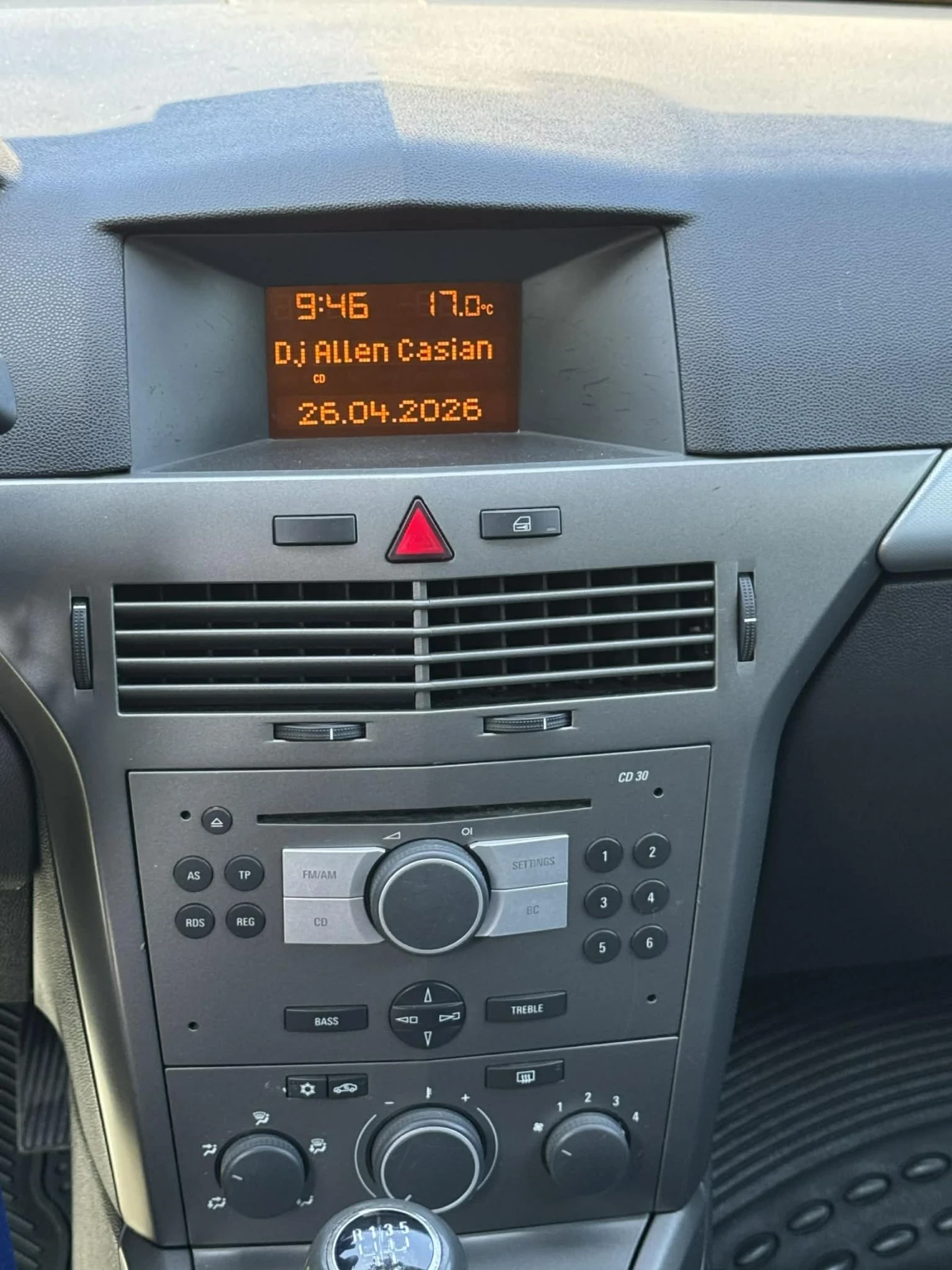 Opel Astra 1.6 , снимка 10 - Автомобили и джипове - 54028542