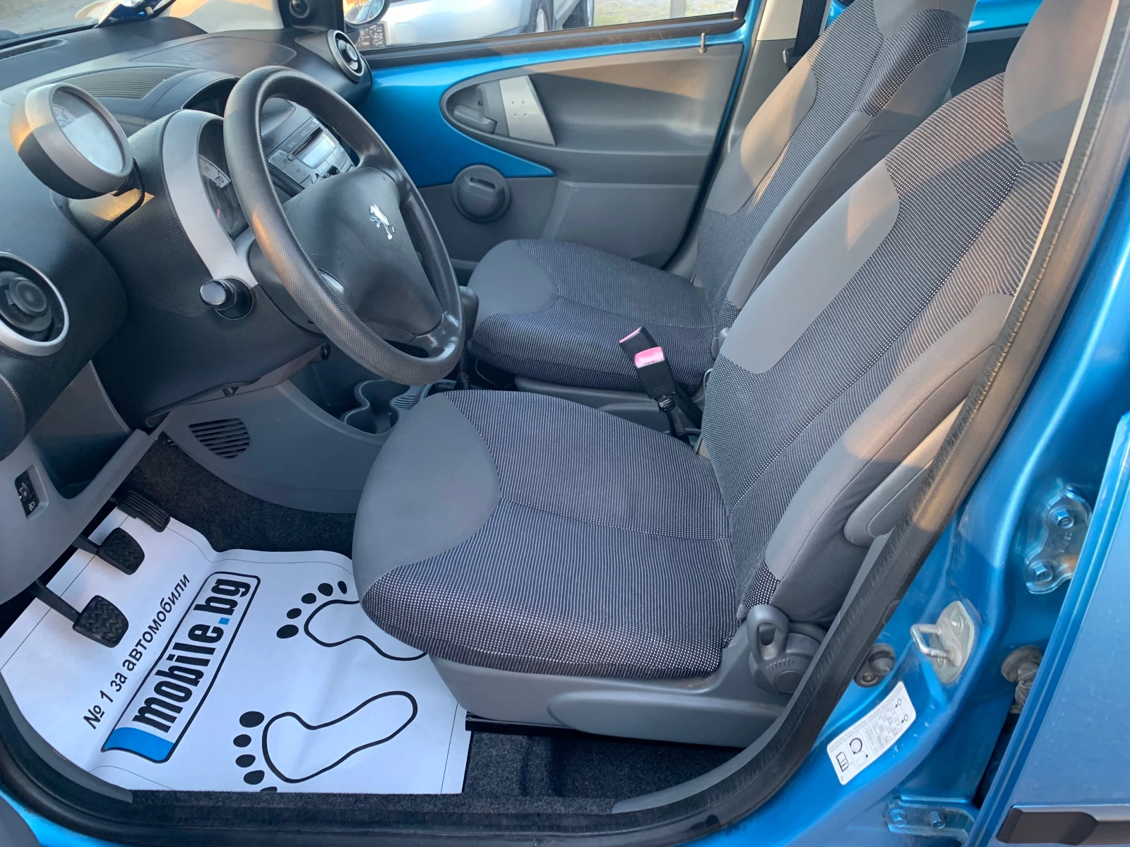 Peugeot 107 1.0i 66000км, снимка 10 - Автомобили и джипове - 54309876