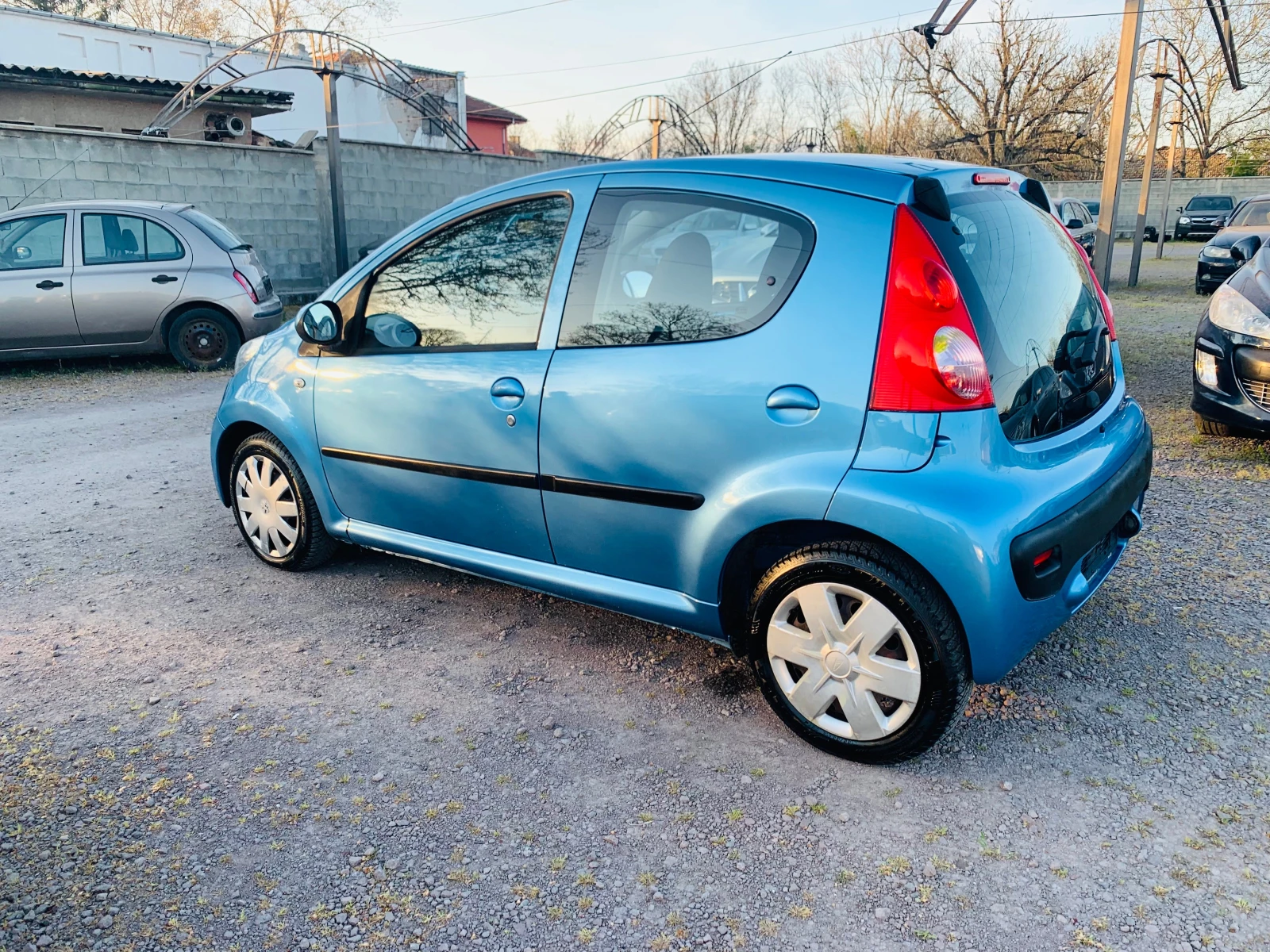 Peugeot 107 1.0i 66000км, снимка 4 - Автомобили и джипове - 54309876