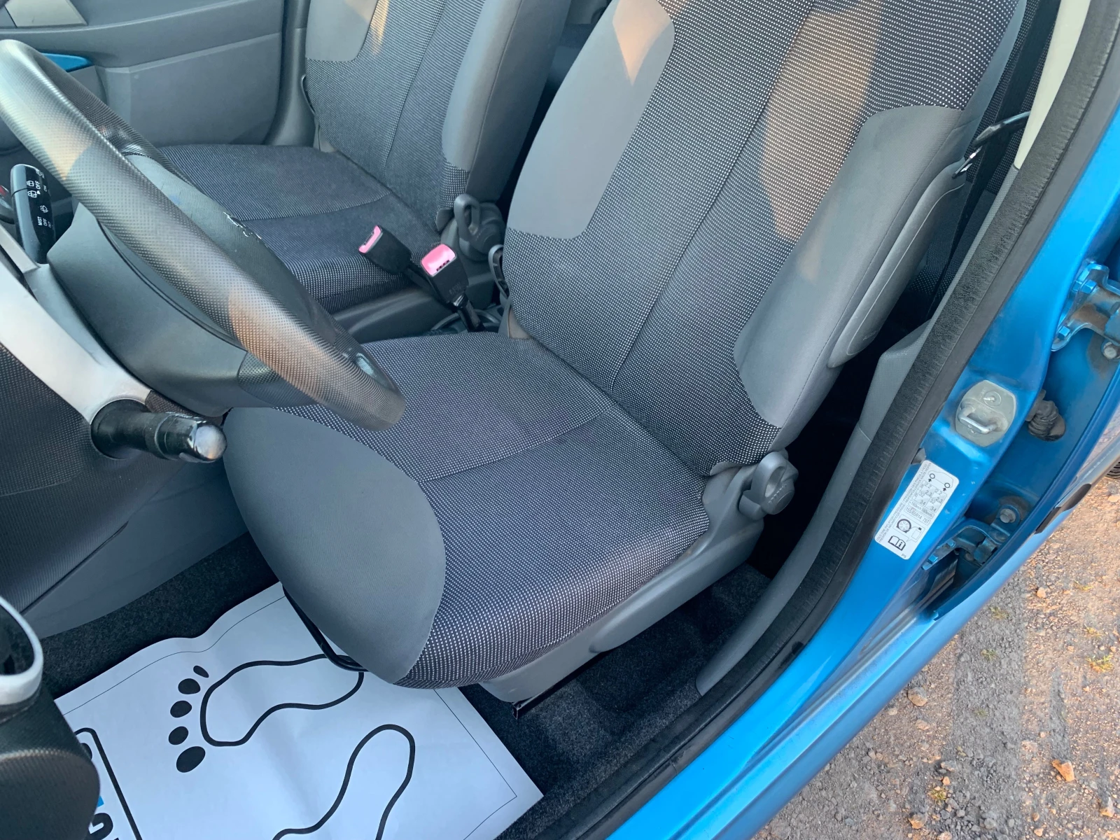 Peugeot 107 1.0i 66000км, снимка 11 - Автомобили и джипове - 54309876