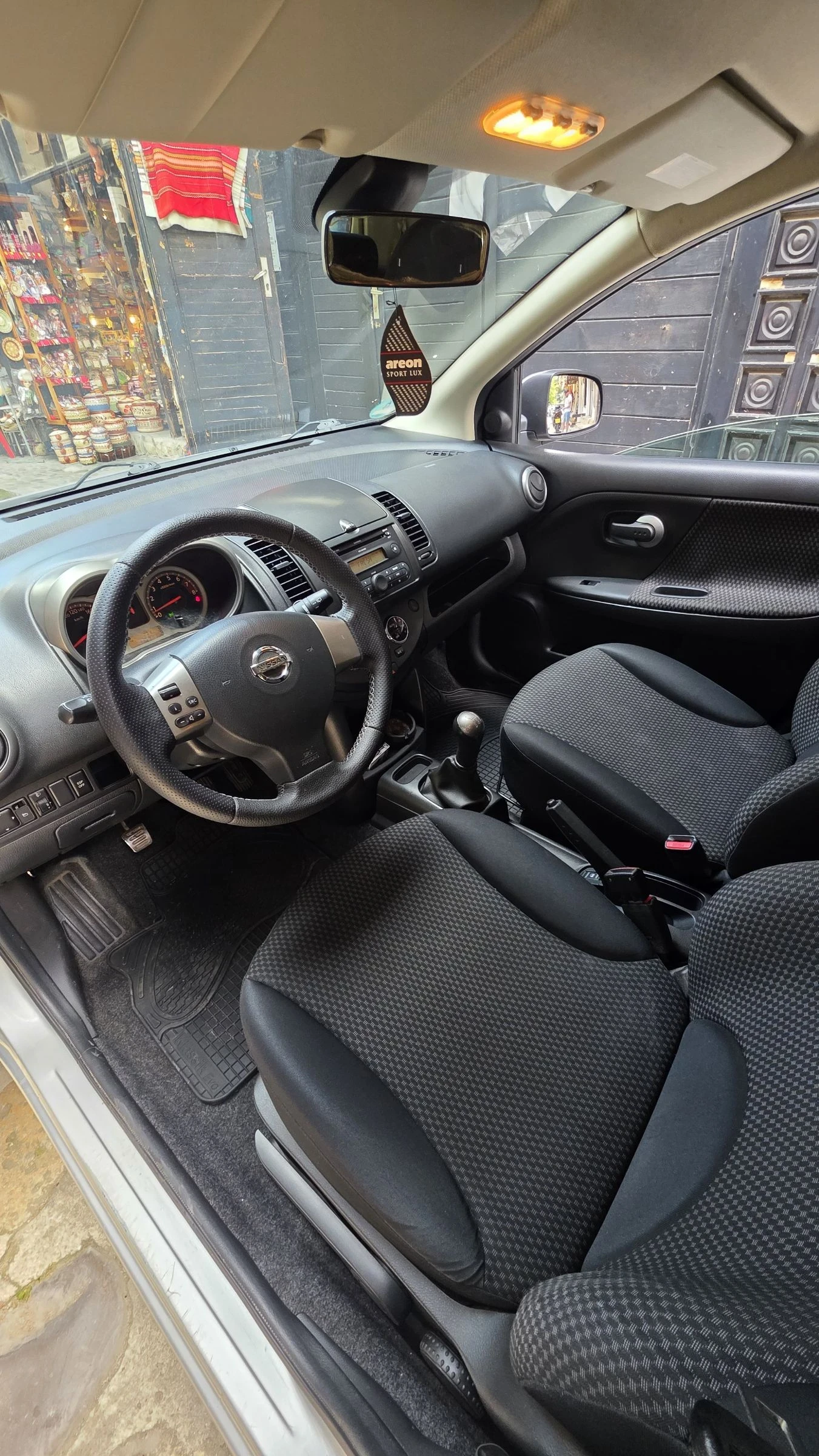 Nissan Note 1.6, снимка 6 - Автомобили и джипове - 54636749