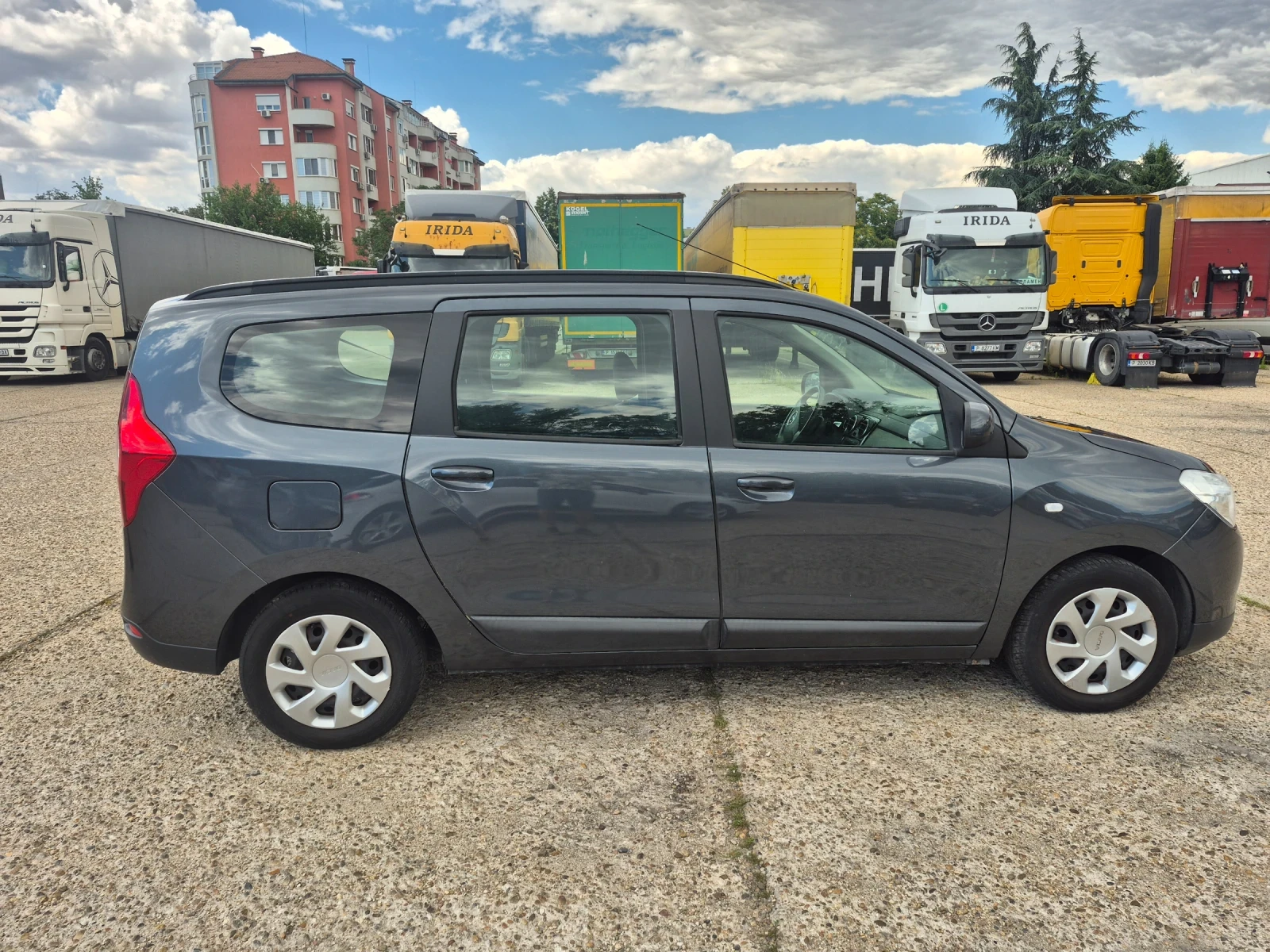 Dacia Lodgy Внимание 135000км , снимка 8 - Автомобили и джипове - 55164074