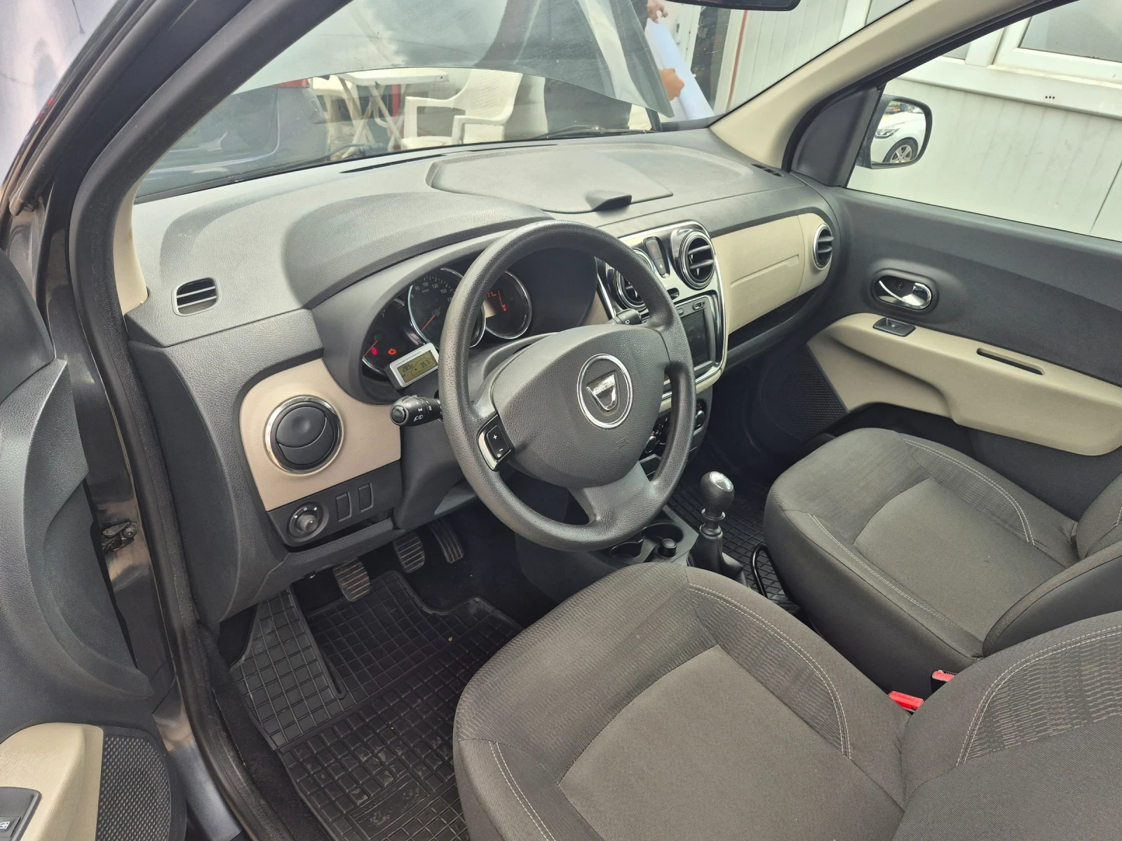 Dacia Lodgy Внимание 135000км , снимка 13 - Автомобили и джипове - 55164074