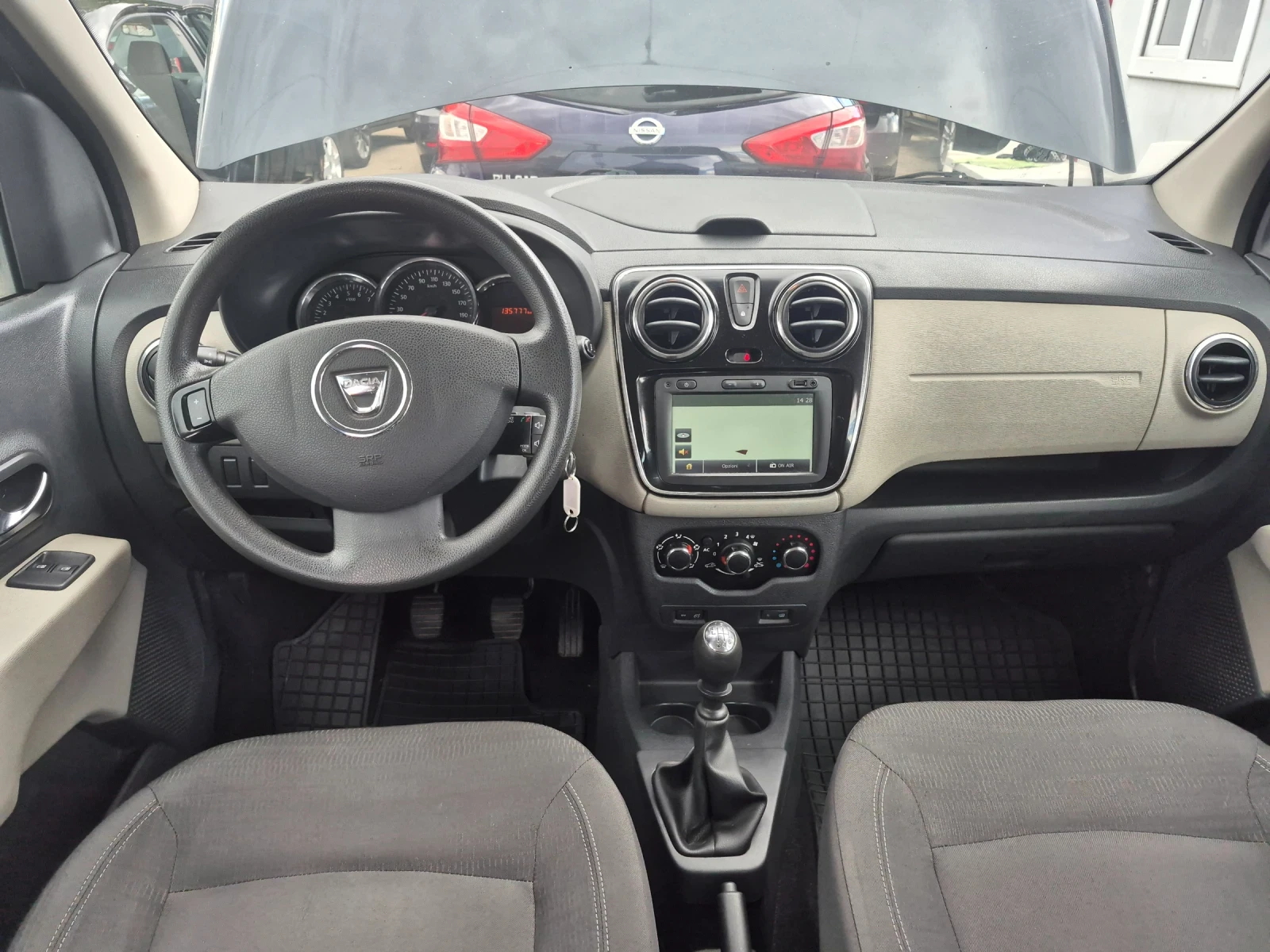 Dacia Lodgy Внимание 135000км , снимка 11 - Автомобили и джипове - 55164074