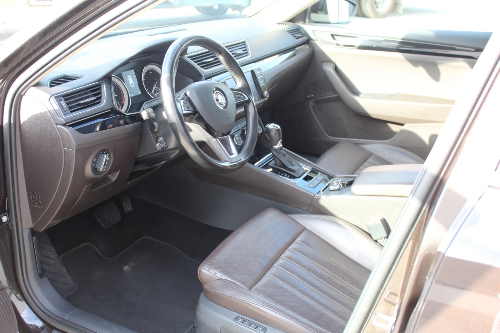 Skoda Superb 2.0TDI 190кс Laurent&Klement/DSG/Панорама, снимка 9 - Автомобили и джипове - 55317808