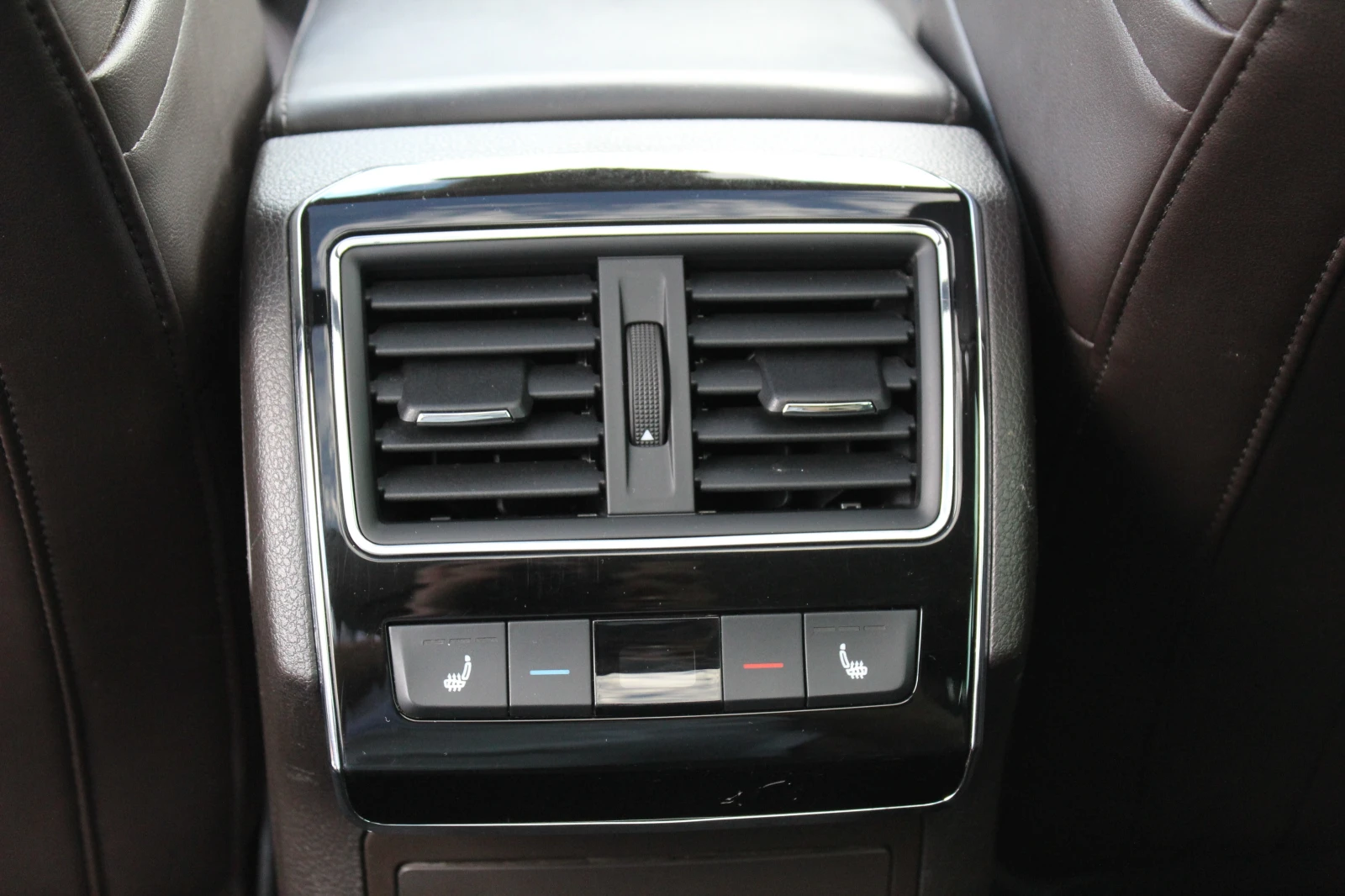 Skoda Superb 2.0TDI 190кс Laurent&Klement/DSG/Панорама, снимка 17 - Автомобили и джипове - 55317808