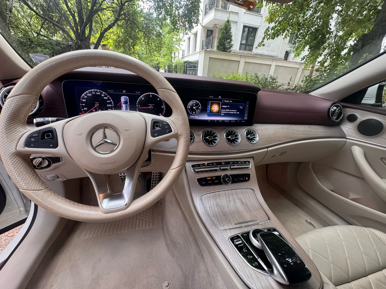 Mercedes-Benz E 220 4 MATIC DESIGNO, снимка 7 - Автомобили и джипове - 55824404