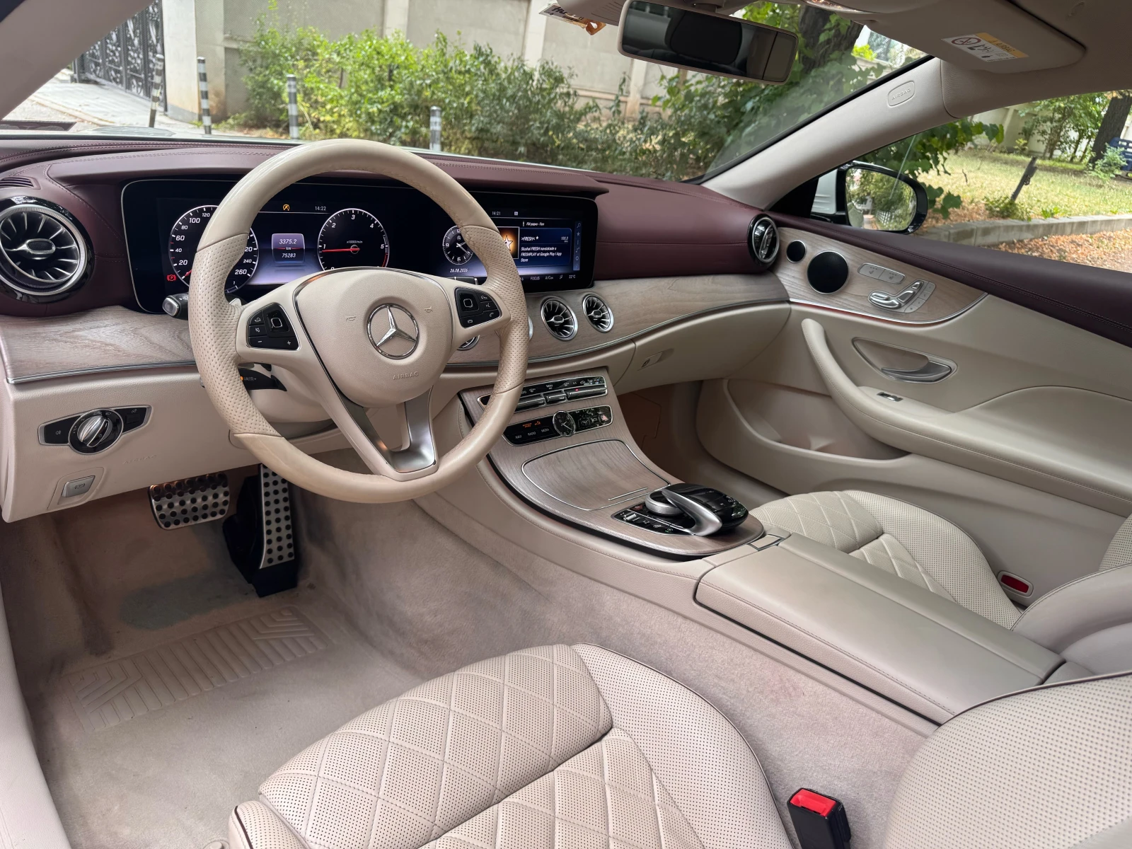Mercedes-Benz E 220 4 MATIC DESIGNO, снимка 6 - Автомобили и джипове - 55824404