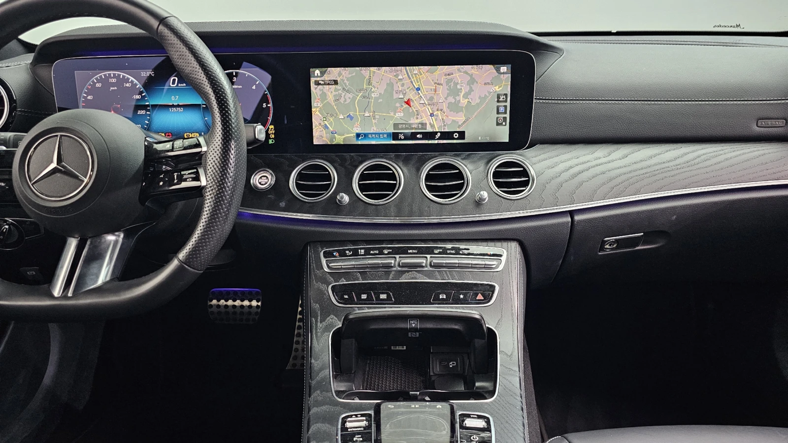 Mercedes-Benz E 220 2021* FACELIFT* 360* HUD* DIS* LED* AMBIENT* КРАЙН, снимка 10 - Автомобили и джипове - 56060292
