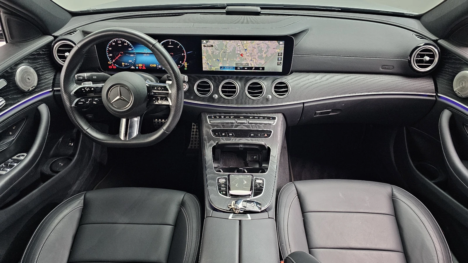 Mercedes-Benz E 220 2021* FACELIFT* 360* HUD* DIS* LED* AMBIENT* КРАЙН, снимка 7 - Автомобили и джипове - 56060292