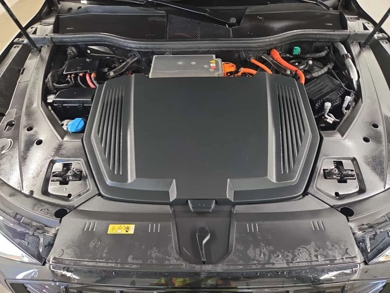 Audi E-Tron * PROGRESSIV * CARFAX * БЕЗ ПЪРВОНАЧАЛНА ВНОСКА, снимка 16 - Автомобили и джипове - 56277485