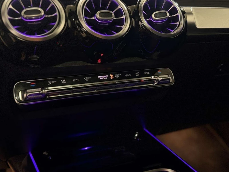 Mercedes-Benz GLB * GLB250 4M * CARFAX * ЦЕНА ДО БГ, снимка 13 - Автомобили и джипове - 53223625