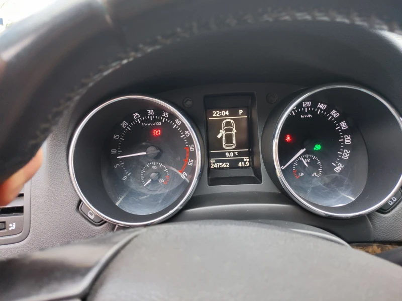 Skoda Yeti, снимка 9 - Автомобили и джипове - 53370119