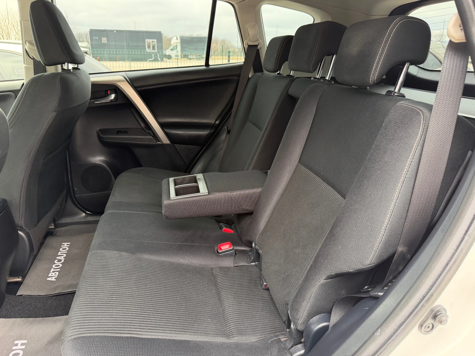 Toyota Rav4 2.0 D-4D 2WD STYLE NAVI CAMERA, снимка 11 - Автомобили и джипове - 53995601