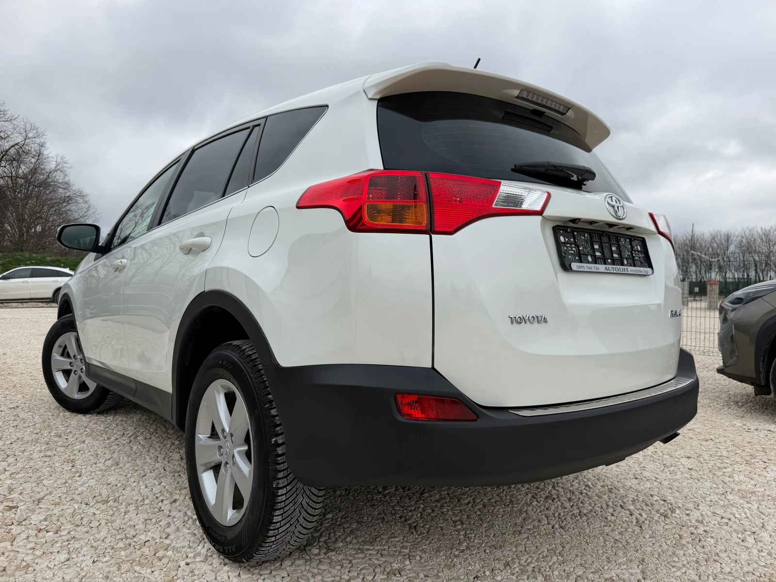 Toyota Rav4 2.0 D-4D 2WD STYLE NAVI CAMERA, снимка 4 - Автомобили и джипове - 53995601