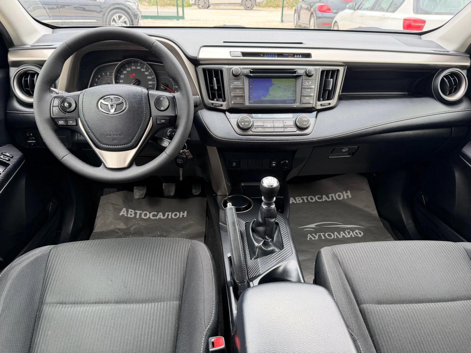 Toyota Rav4 2.0 D-4D 2WD STYLE NAVI CAMERA, снимка 8 - Автомобили и джипове - 53995601