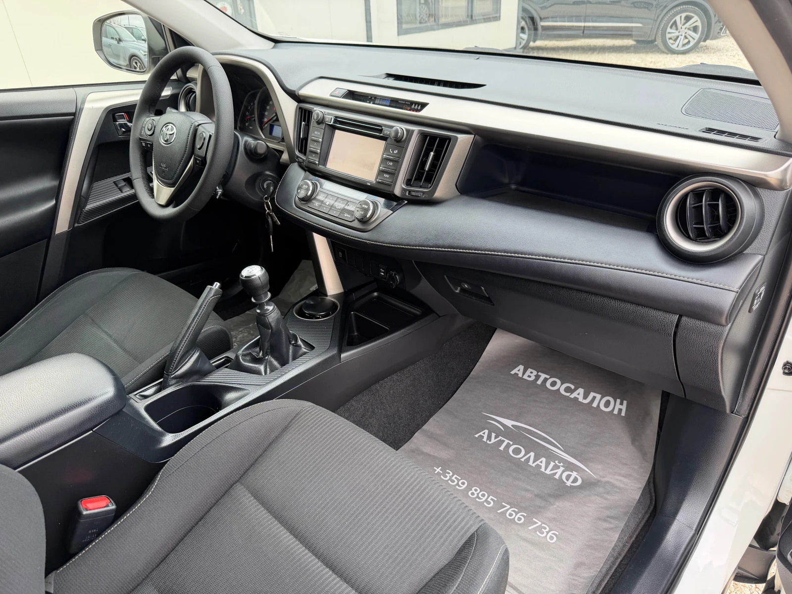 Toyota Rav4 2.0 D-4D 2WD STYLE NAVI CAMERA, снимка 9 - Автомобили и джипове - 53995601