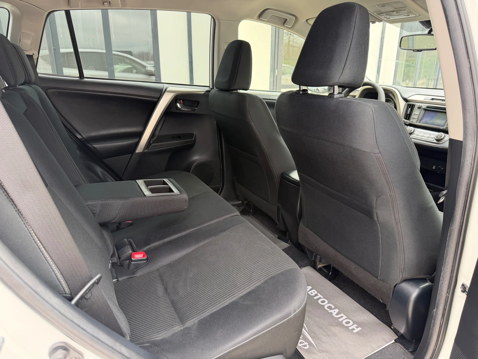 Toyota Rav4 2.0 D-4D 2WD STYLE NAVI CAMERA, снимка 12 - Автомобили и джипове - 53995601