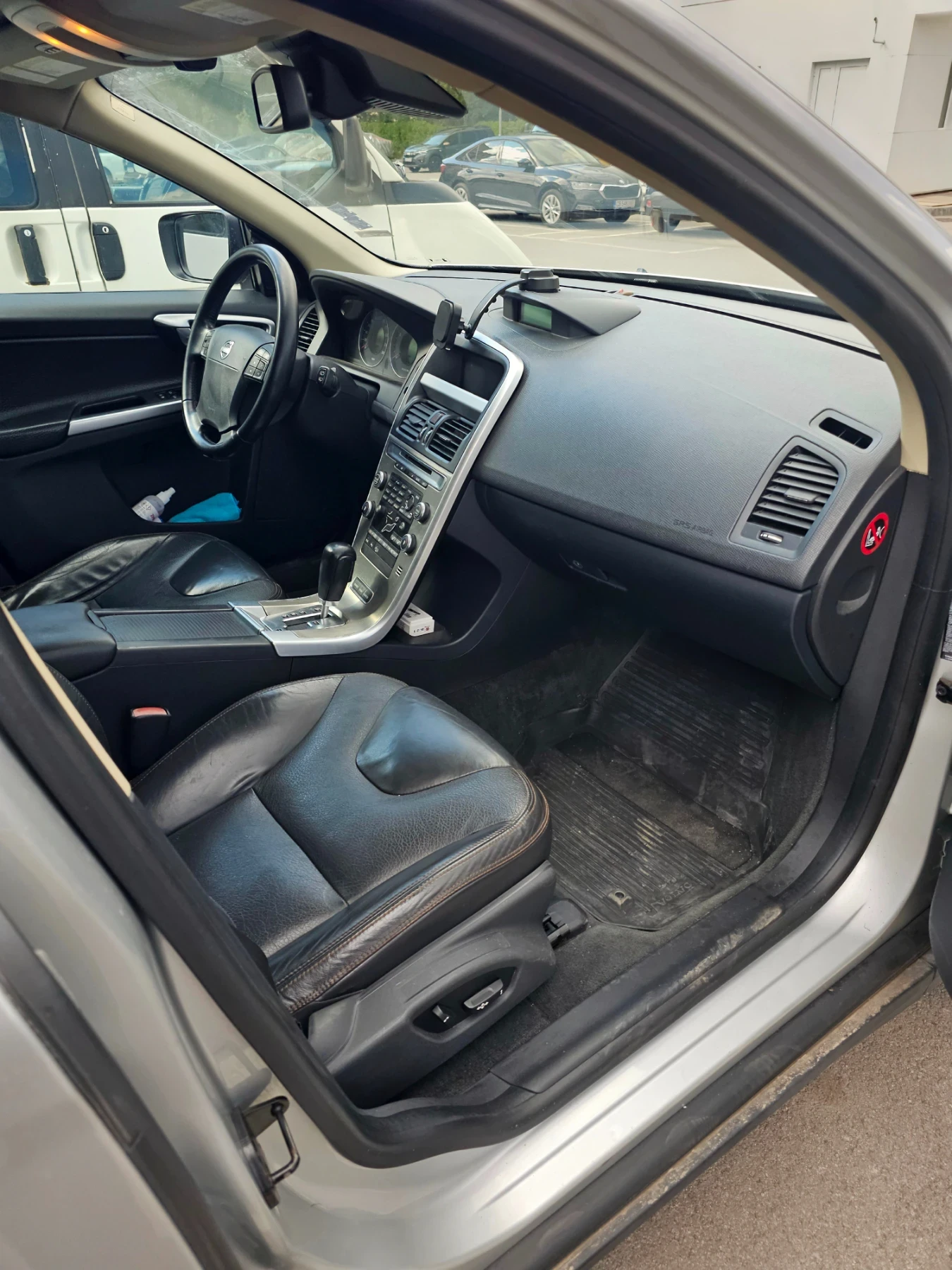 Volvo XC60 3.2 AWD, снимка 12 - Автомобили и джипове - 55107182