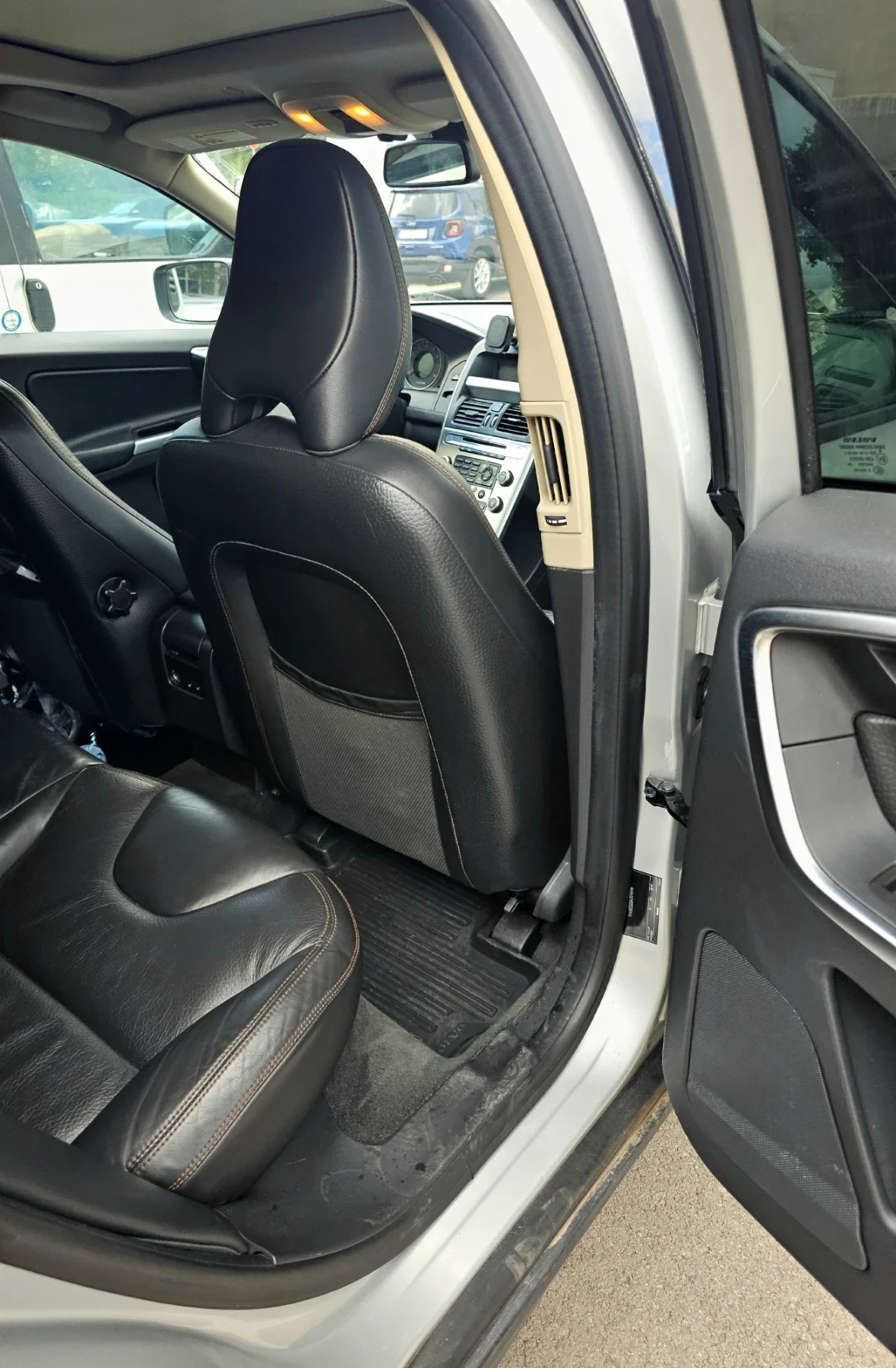 Volvo XC60 3.2 AWD, снимка 13 - Автомобили и джипове - 55107182
