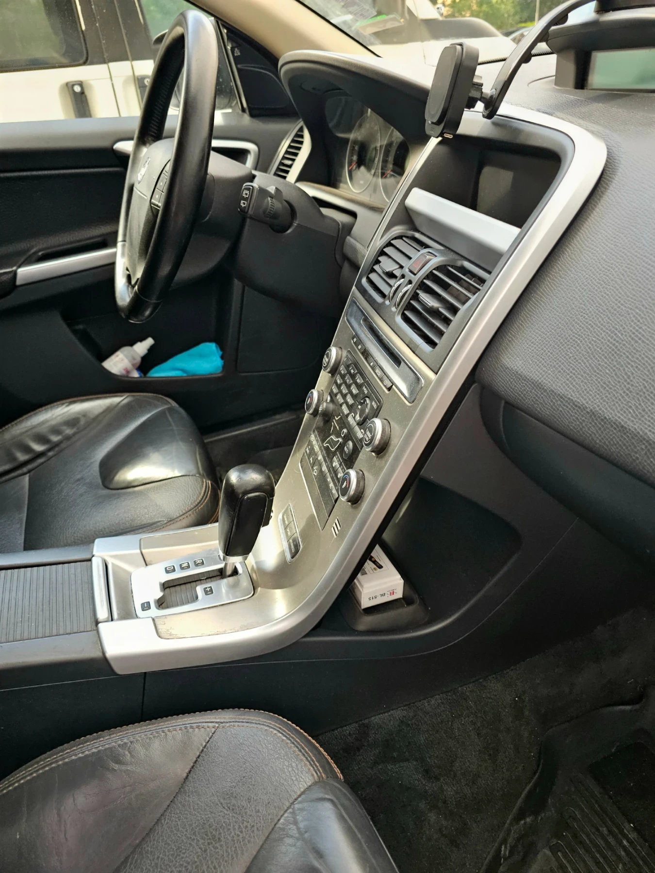 Volvo XC60 3.2 AWD, снимка 10 - Автомобили и джипове - 55107182