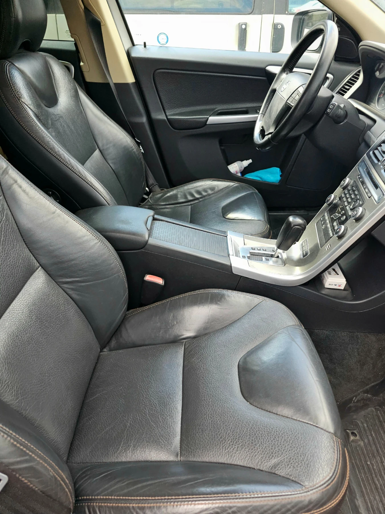Volvo XC60 3.2 AWD, снимка 11 - Автомобили и джипове - 55107182