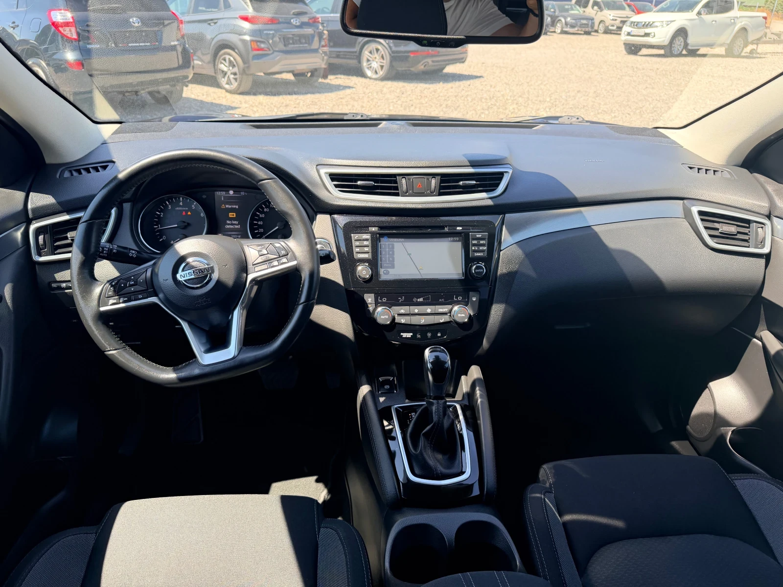 Nissan Qashqai 1.2 * АВТОМАТ * N-Connecta* , снимка 7 - Автомобили и джипове - 55710767