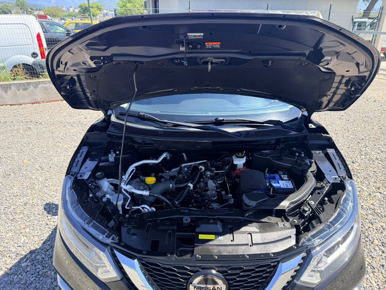 Nissan Qashqai 1.2 * АВТОМАТ * N-Connecta* , снимка 16 - Автомобили и джипове - 55710767