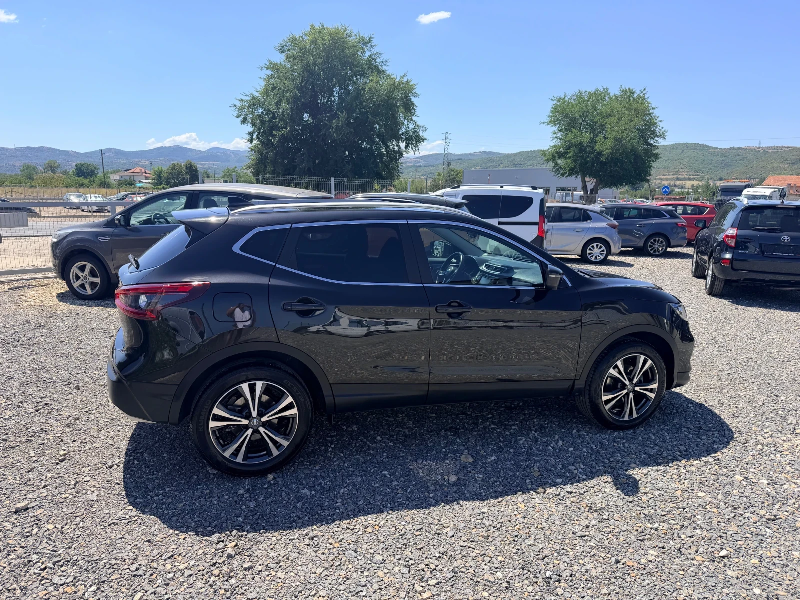 Nissan Qashqai 1.2 * АВТОМАТ * N-Connecta* , снимка 6 - Автомобили и джипове - 55710767