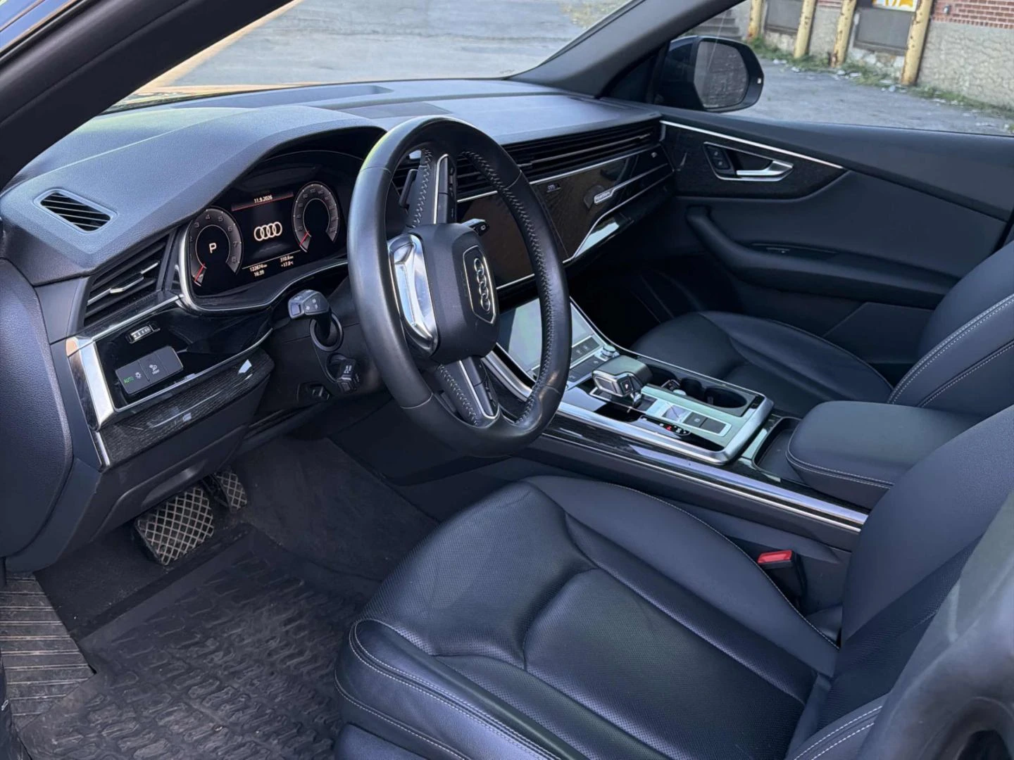 Audi Q8 s-line* 360* Обдух* Keyless* Пано, снимка 6 - Автомобили и джипове - 56249633