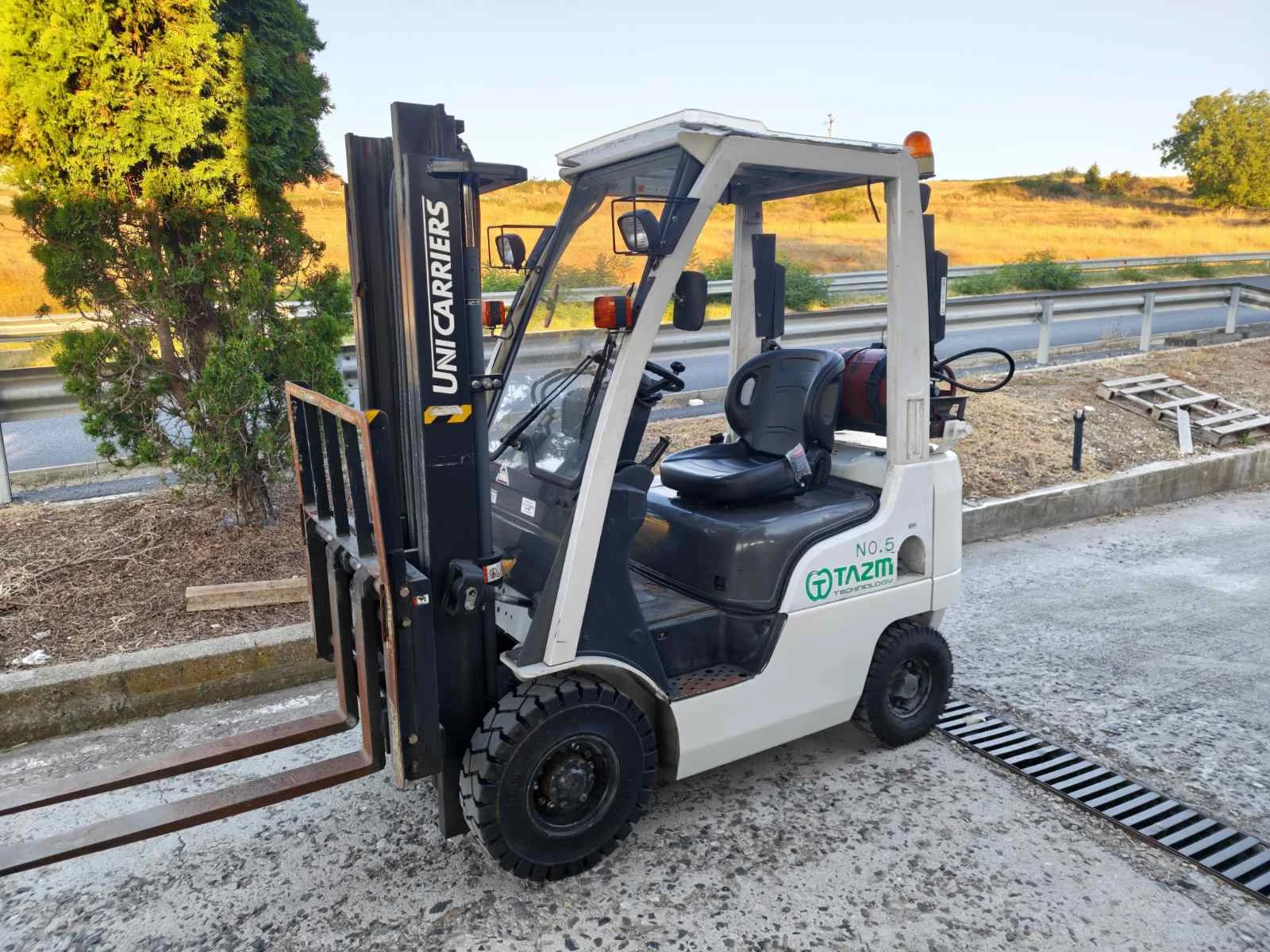 Мотокар UniCarriers ПЕРФЕКТЕН ГАЗОКАР, снимка 10 - Индустриална техника - 55669338
