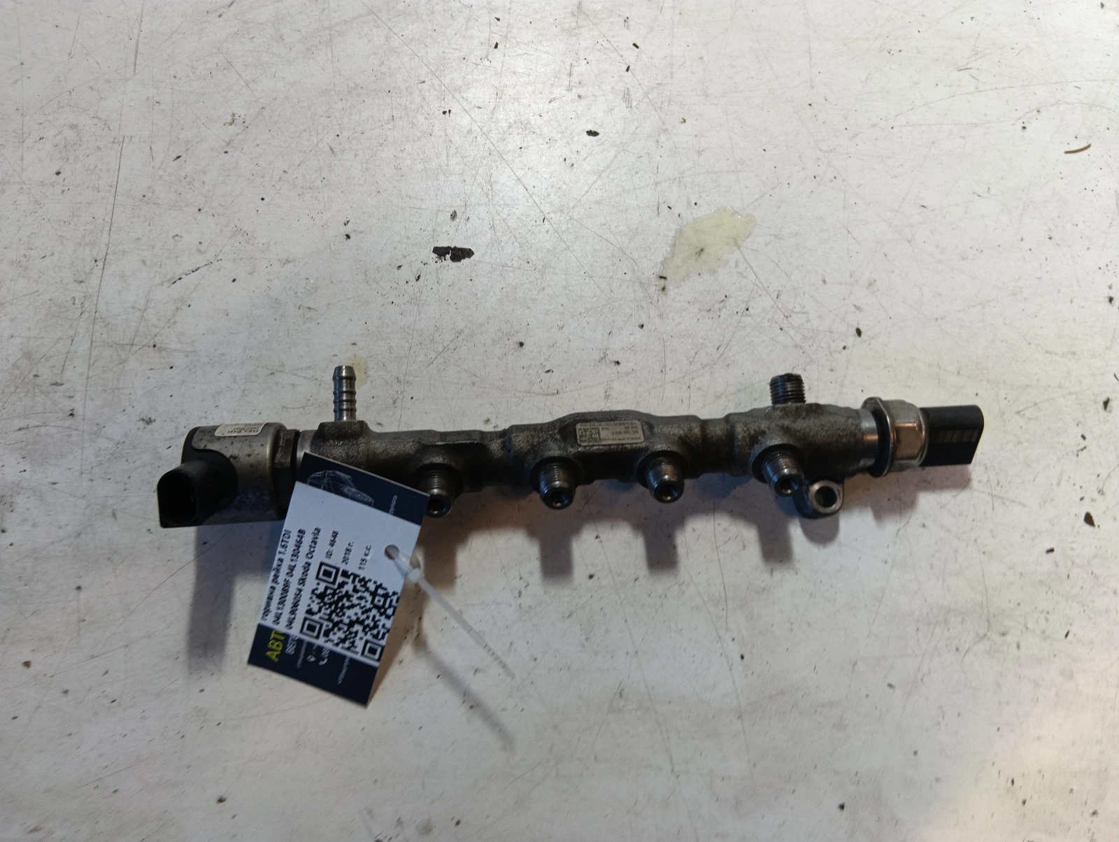 горивна рейка 1.6TDI 04L130089F 04L130464B 04L906054 Skoda Octavia