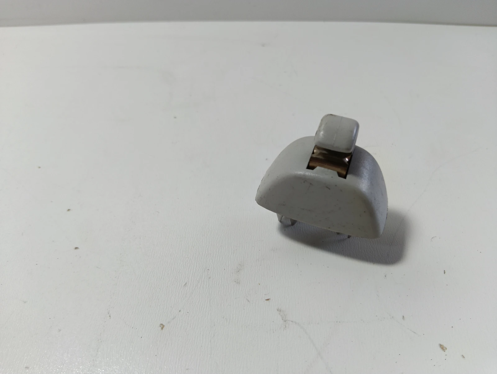 щипка сенник 4G0857563 4G0857562 Skoda Rapid
