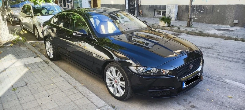 Jaguar XE 2.0i - 240hp RWD/Premium 25t, снимка 14 - Автомобили и джипове - 47149714