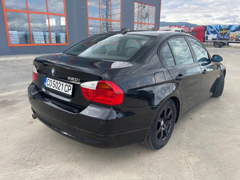 BMW 320, снимка 4 - Автомобили и джипове - 45527334