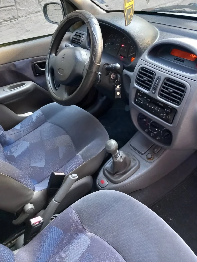 Renault Clio, снимка 6 - Автомобили и джипове - 47472846