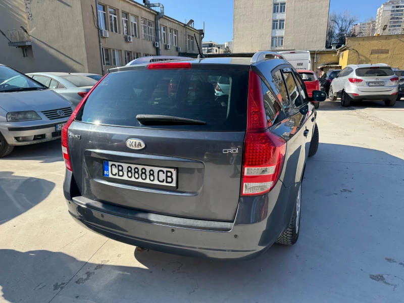 Kia Ceed 1.6CRDI, снимка 12 - Автомобили и джипове - 49008095