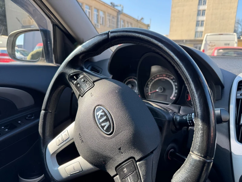 Kia Ceed 1.6CRDI, снимка 5 - Автомобили и джипове - 49008095