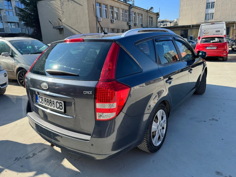 Kia Ceed 1.6CRDI, снимка 11 - Автомобили и джипове - 49008095