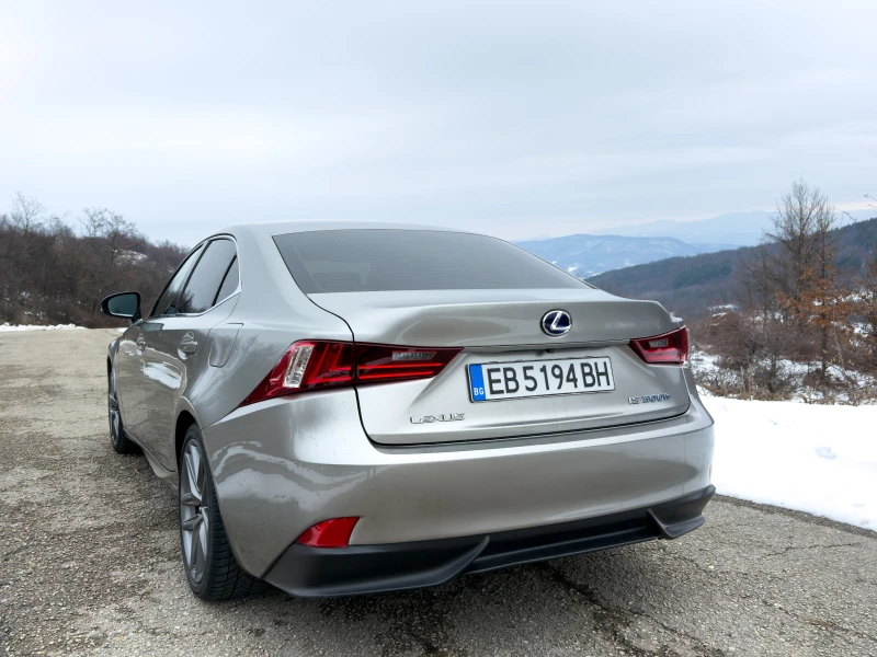 Lexus IS 300 h F-sport, снимка 7 - Автомобили и джипове - 49261545