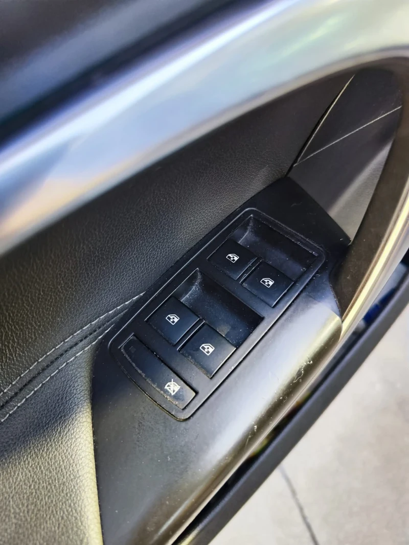 Opel Insignia 2.0 CDTI ПАНОРАМА 4Х4  LED, снимка 9 - Автомобили и джипове - 51915412