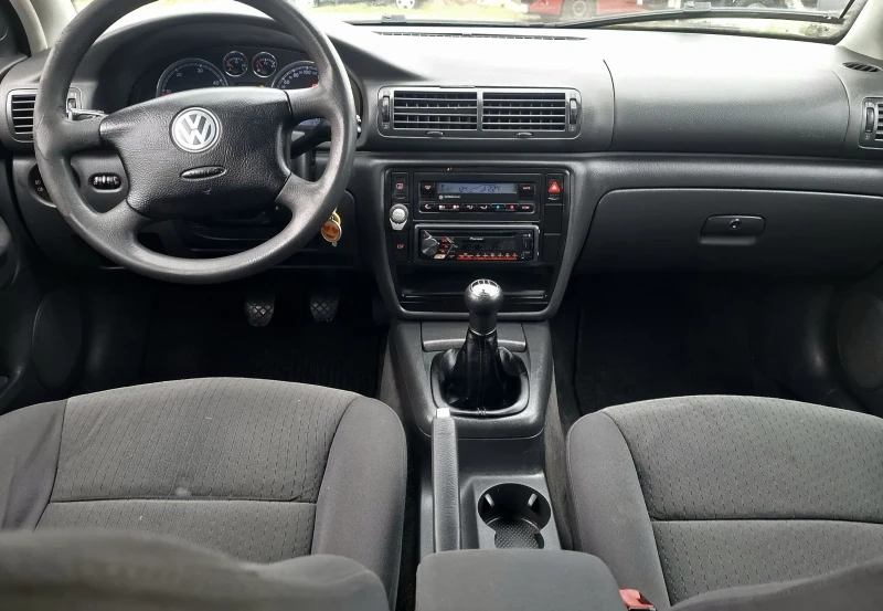 VW Passat 1.9 TDI , снимка 9 - Автомобили и джипове - 53174521