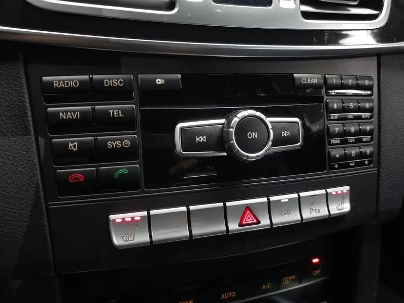 Mercedes-Benz E 200, снимка 17 - Автомобили и джипове - 52846230