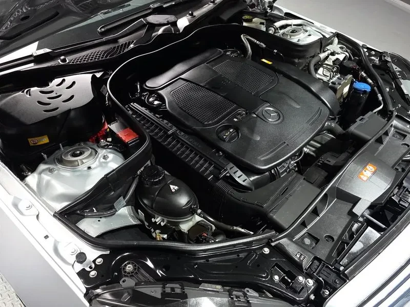 Mercedes-Benz E 200  - изображение 6