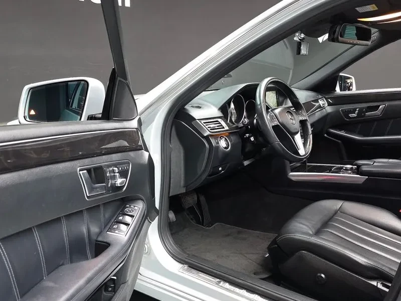 Mercedes-Benz E 200, снимка 11 - Автомобили и джипове - 52846230