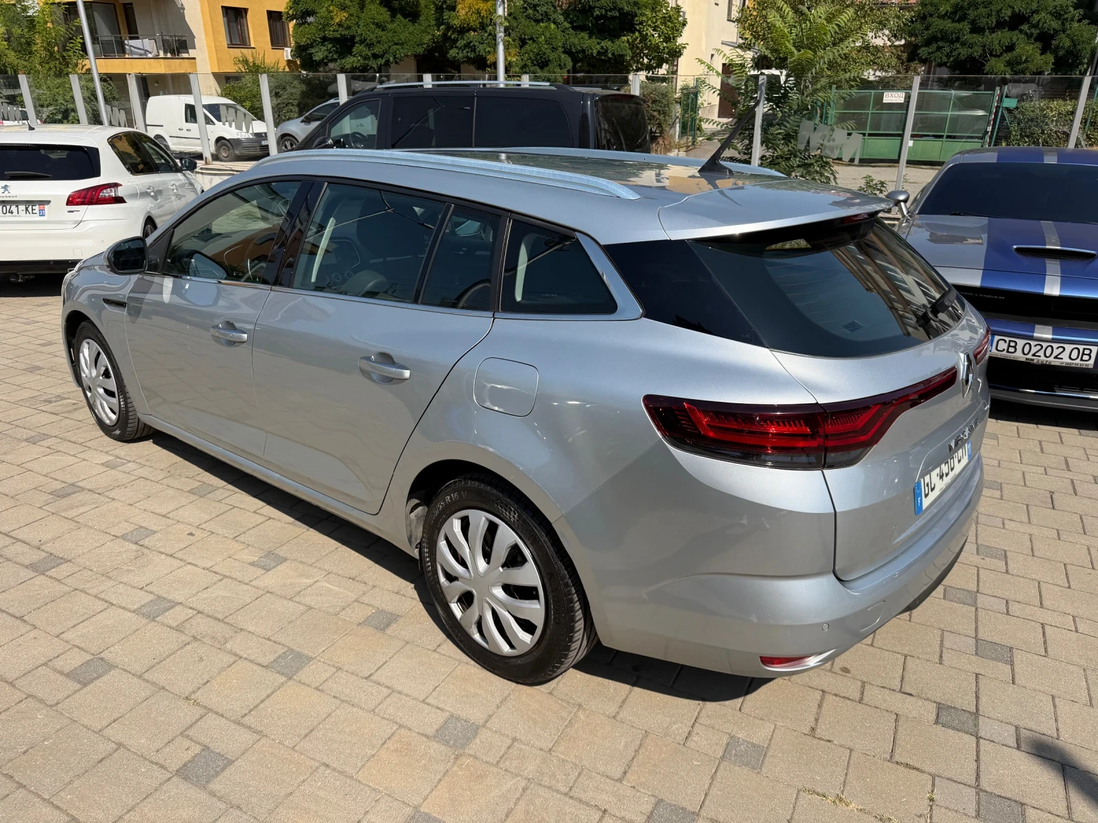 Renault Megane 95000км Plug-in-Hybrid TOP, снимка 6 - Автомобили и джипове - 51355372