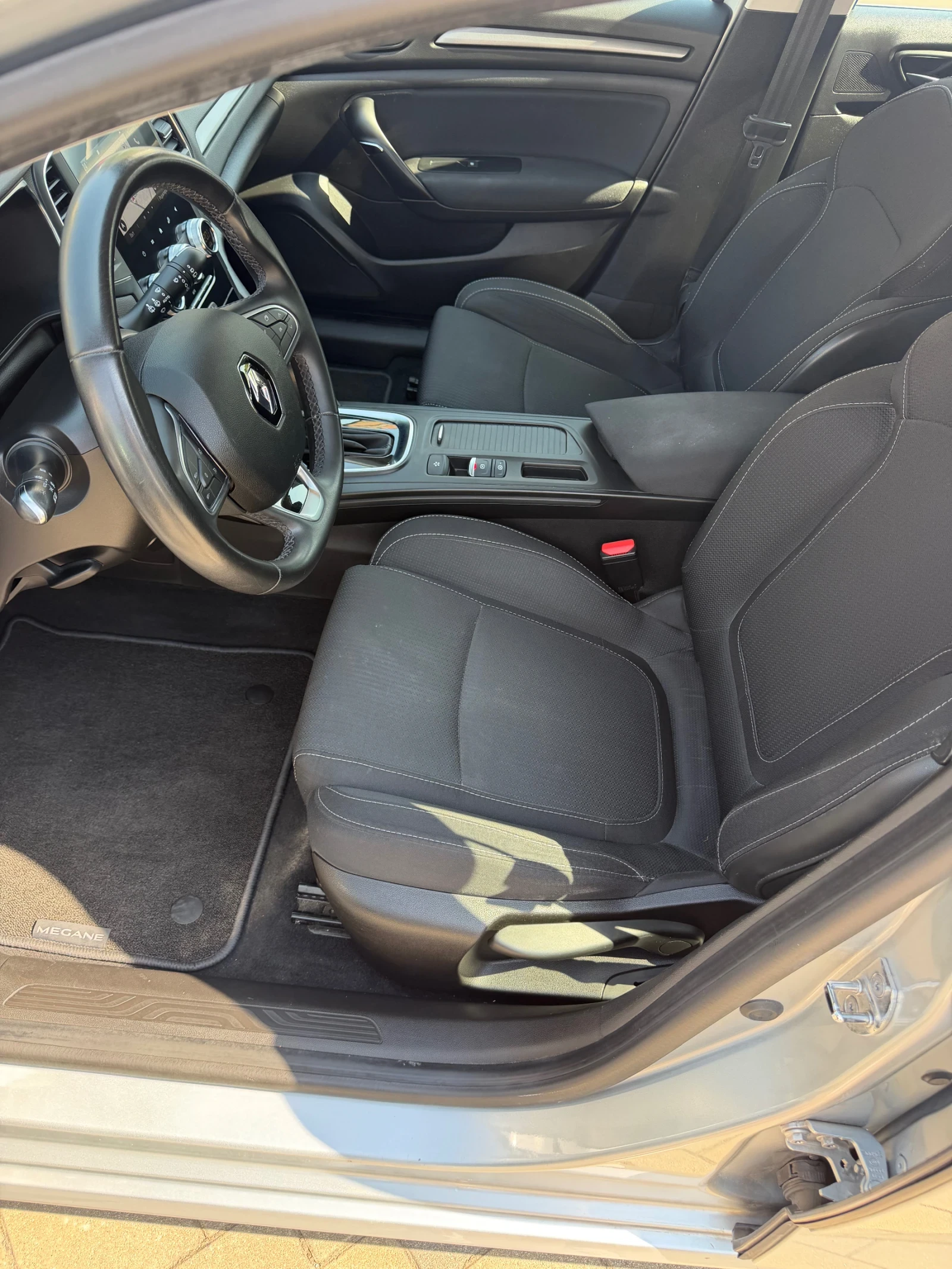 Renault Megane 95000км Plug-in-Hybrid TOP, снимка 12 - Автомобили и джипове - 51355372