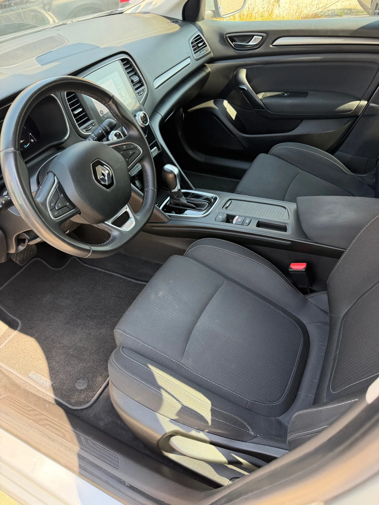 Renault Megane 95000км Plug-in-Hybrid TOP, снимка 9 - Автомобили и джипове - 51355372
