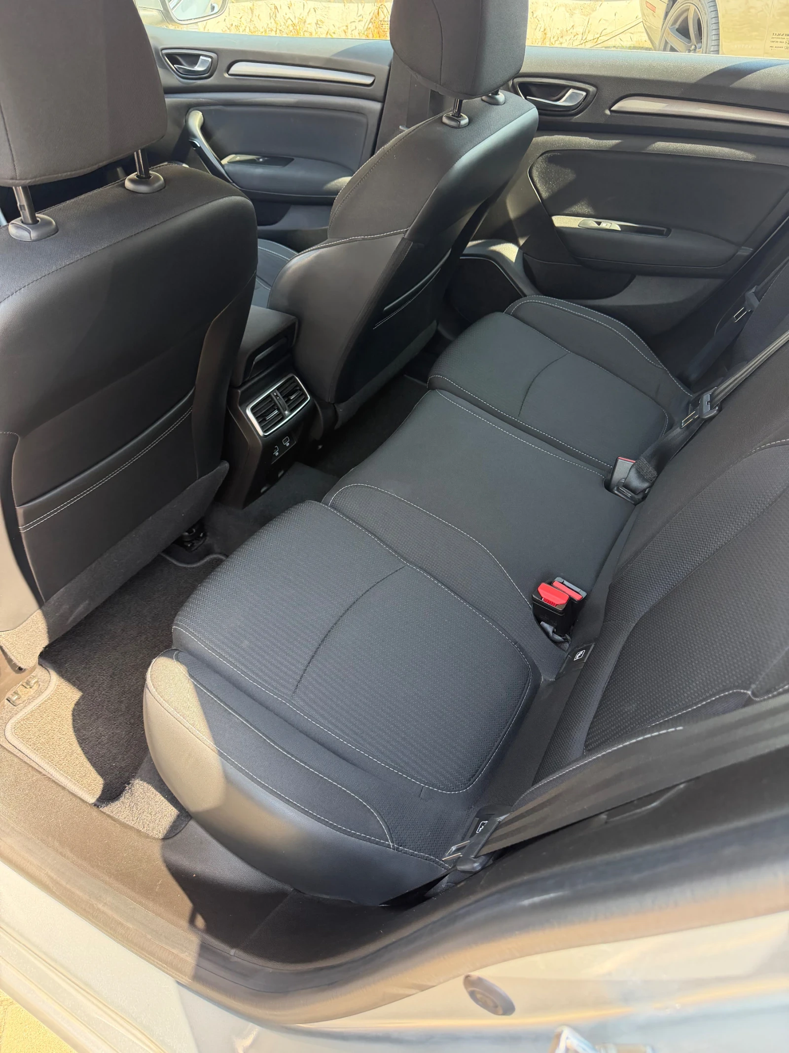 Renault Megane 95000км Plug-in-Hybrid TOP, снимка 11 - Автомобили и джипове - 51355372