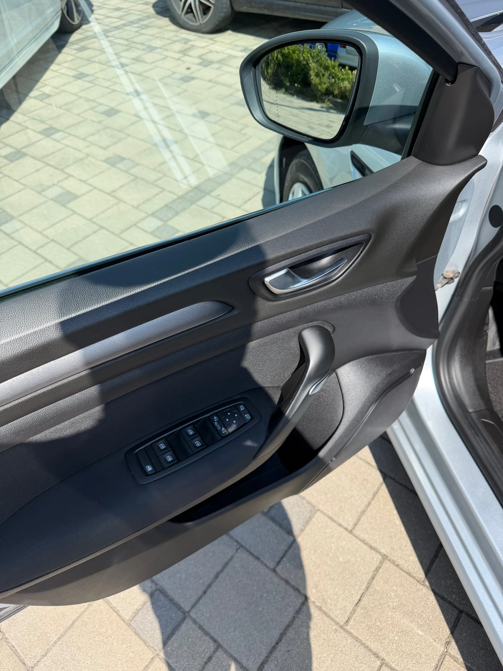 Renault Megane 95000км Plug-in-Hybrid TOP, снимка 10 - Автомобили и джипове - 51355372